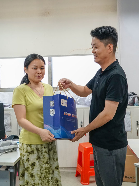 明月照千里，福利暖人心。東莞京福、京緯、京翼服裝有限公司發(fā)中秋節(jié)福利啦!(圖15)