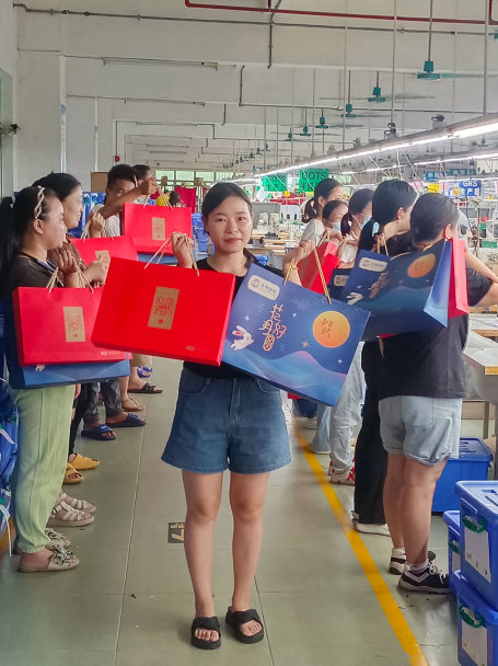 明月照千里，福利暖人心。東莞京福、京緯、京翼服裝有限公司發(fā)中秋節(jié)福利啦!(圖30)