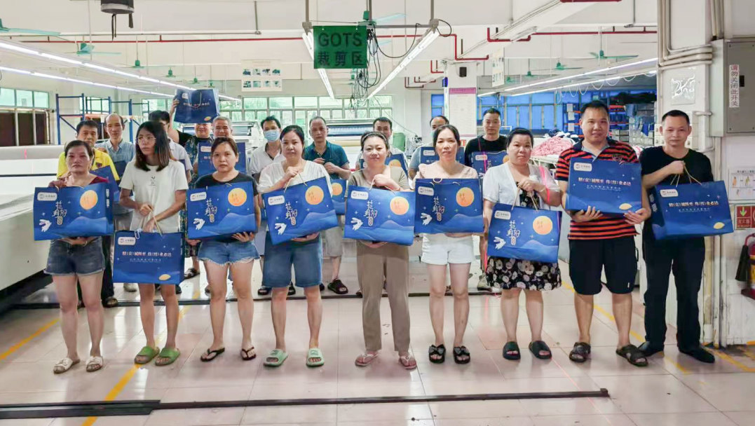 明月照千里，福利暖人心。東莞京福、京緯、京翼服裝有限公司發(fā)中秋節(jié)福利啦!(圖31)